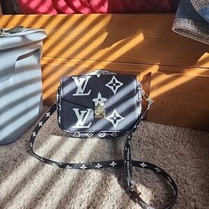 Louis Vuitton purse bag